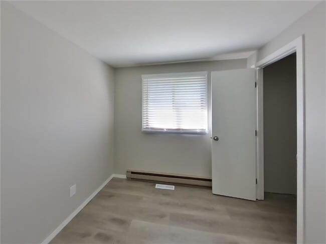 Building Photo - 1056 S Shore Dr