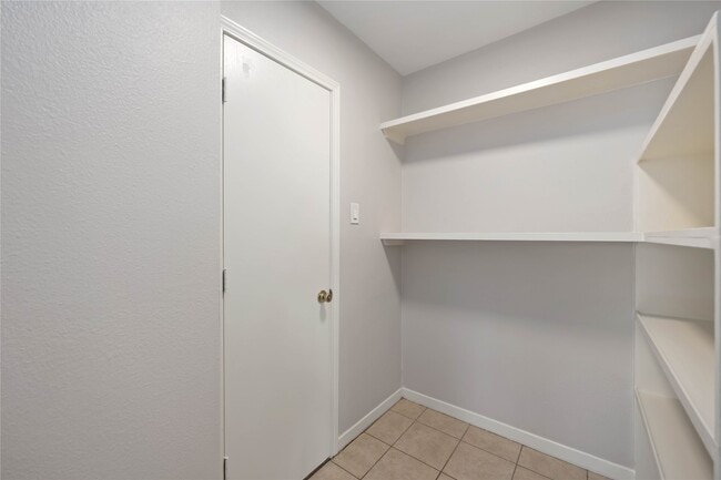 Building Photo - 6713 Barney Rd