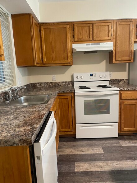 Primary Photo - Hickory Hills Apartments
