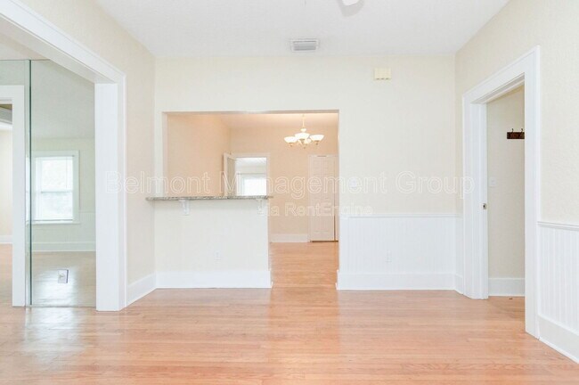 Building Photo - 1313 Buckingham Rd