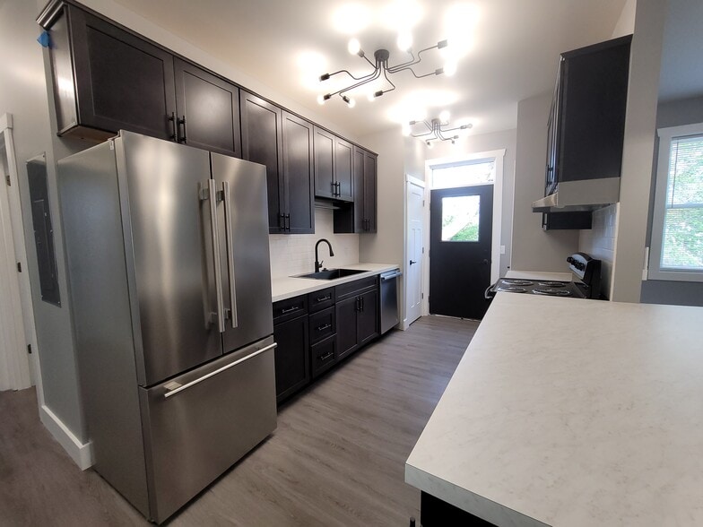 Building Photo - 1102 S Malott St