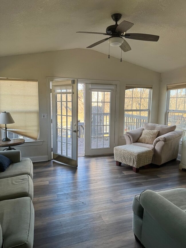 Building Photo - "Charming Home for Rent on the River in Scenic Clifton – Tranquil Living Awaits!"