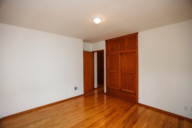2 of 2 bedrooms - 1147 24th St