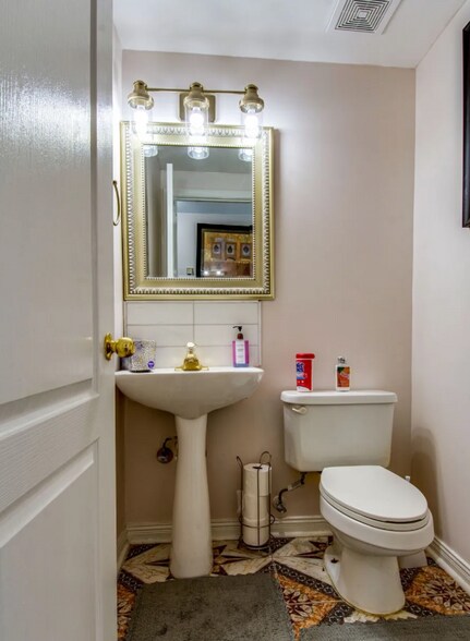 Building Photo - 6777 Autumn Oaks Dr