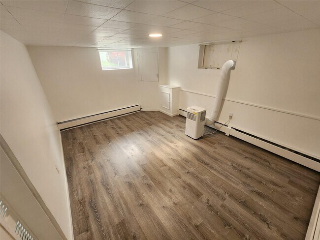 Building Photo - 16 Ardmore St