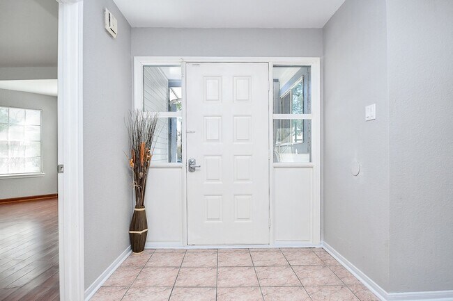 Building Photo - 11414 Chariot Dr