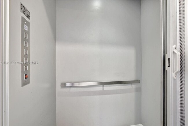 Building Photo - 164 SE 4th Terrace