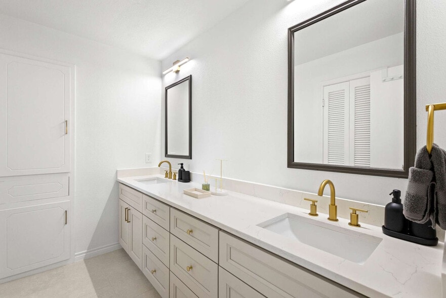 Building Photo - 1308 Glen Cove Dr