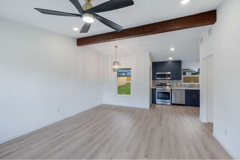 Building Photo - 523 Gilbert Ln