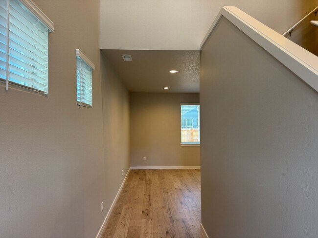Building Photo - Amazing 3 bedroom Brand new home!!
