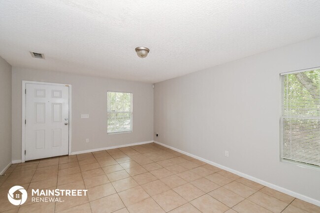 Building Photo - 2115 5th Ave