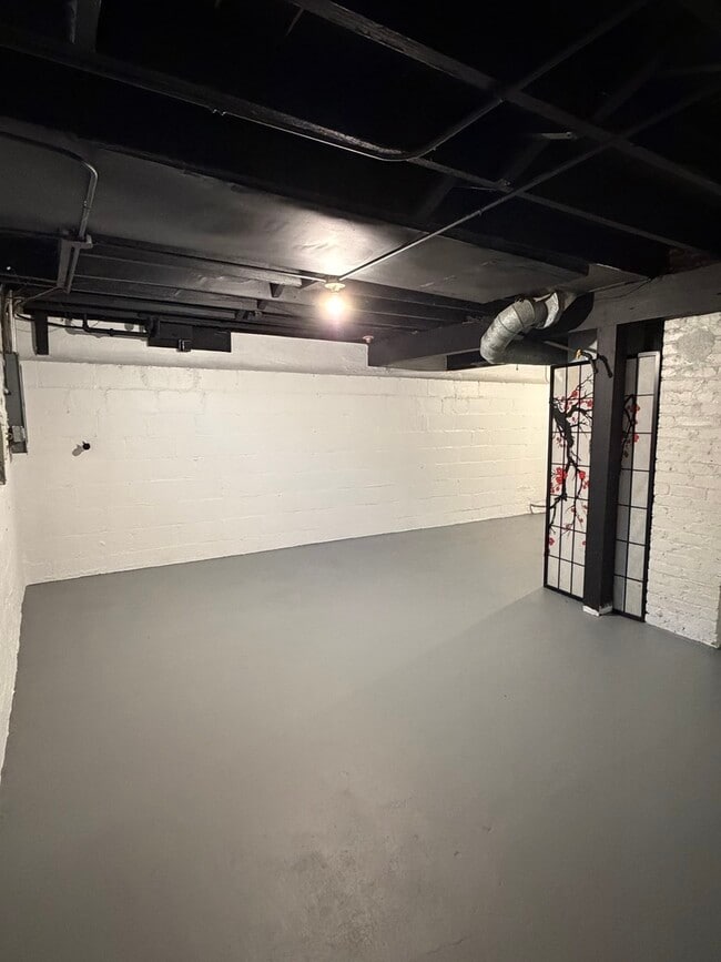 Building Photo - 349 W Illinois Ave