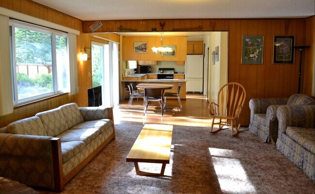Building Photo - 544 Koru St