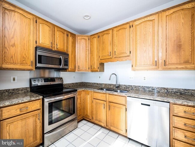 Building Photo - 2155 Wolftrap Ct