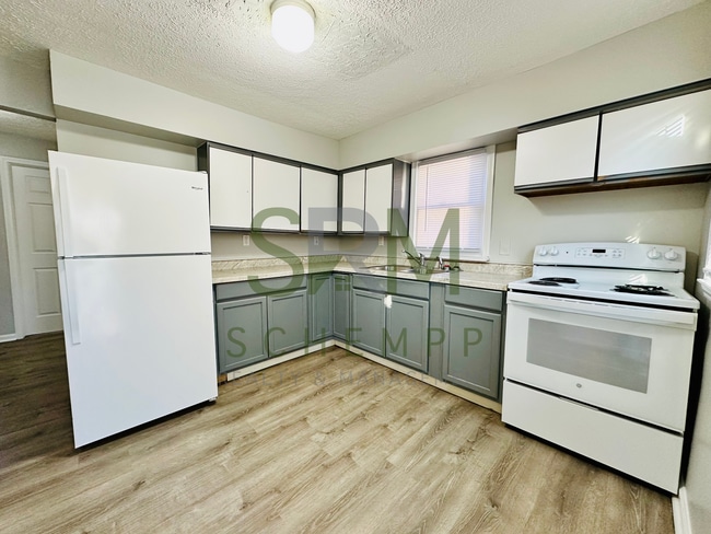 Building Photo - 2 bedroom home in South Louisville now available!