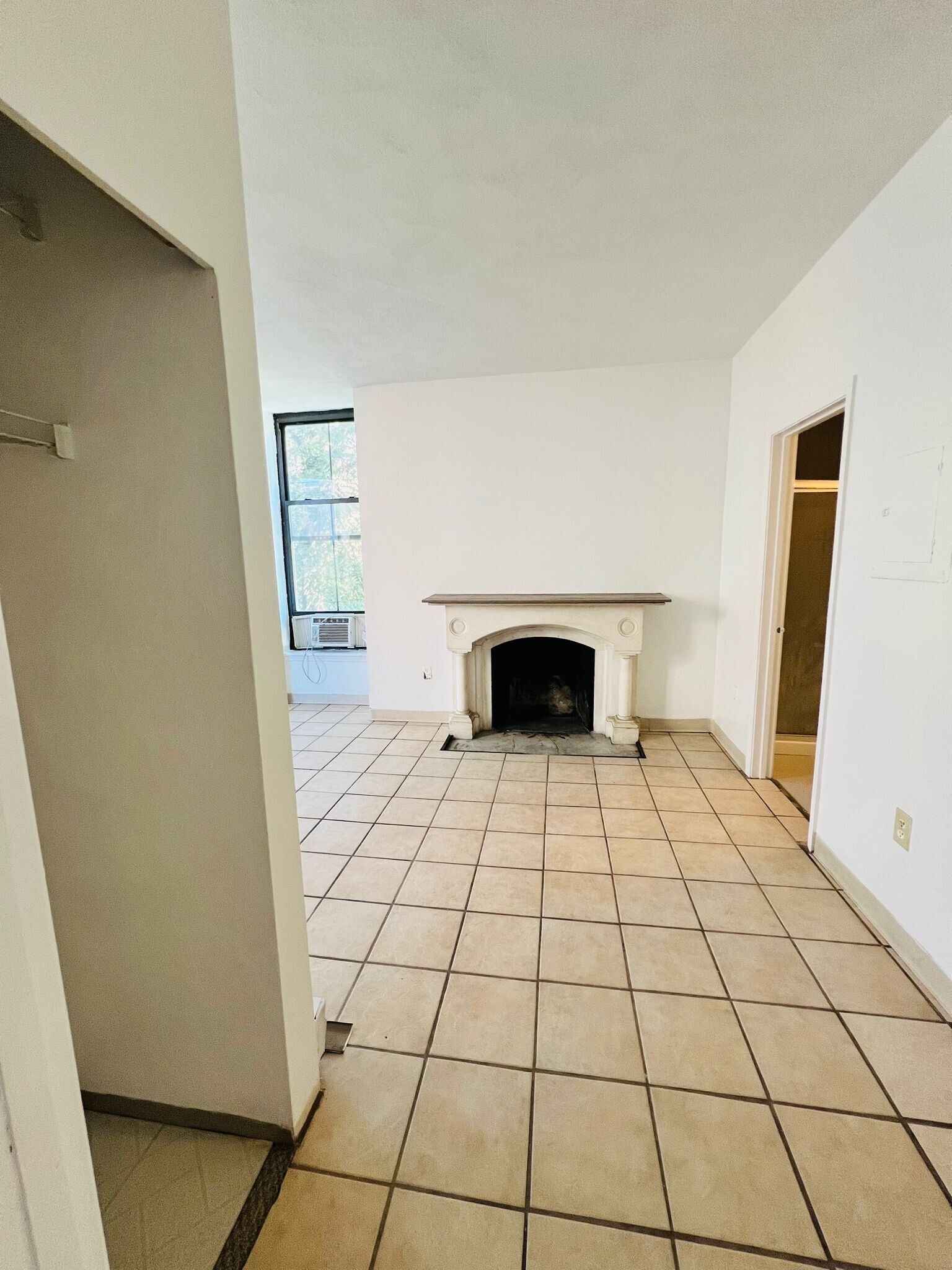 Building Photo - 556 Columbus Ave