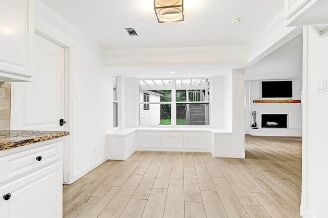 Building Photo - 725 Talmalge Hall Dr