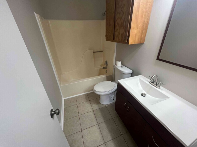 Building Photo - 204 Mountain Creek Dr