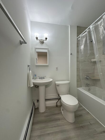 Building Photo - 176 Pearl St