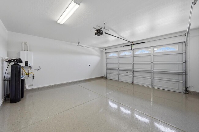 Building Photo - 16194 W Soft Wind Dr