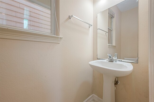 Building Photo - 10355 Panther Point Dr