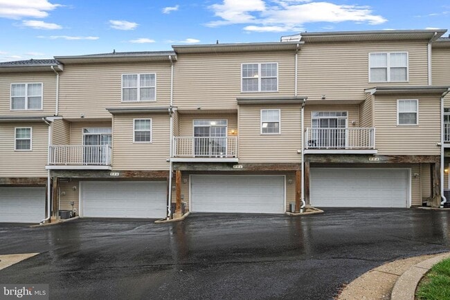 Building Photo - 556 Rhapsody Ct