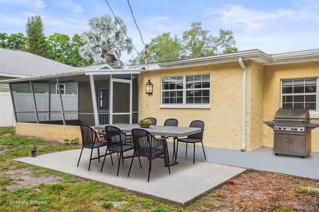 Building Photo - 2955 Bay View Dr