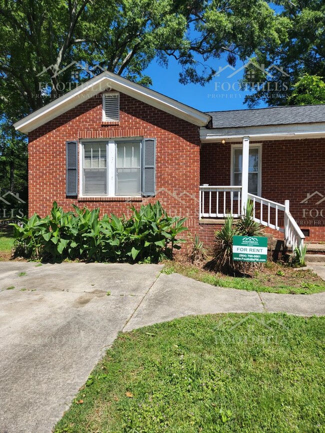 Primary Photo - Cozy 1 Bed Duplex with Original Hardwood F...