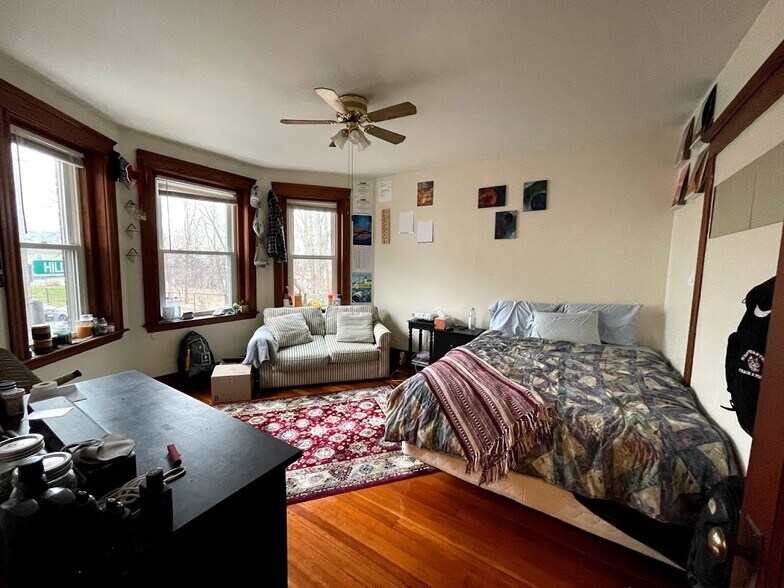 Building Photo - 2 Hillside St