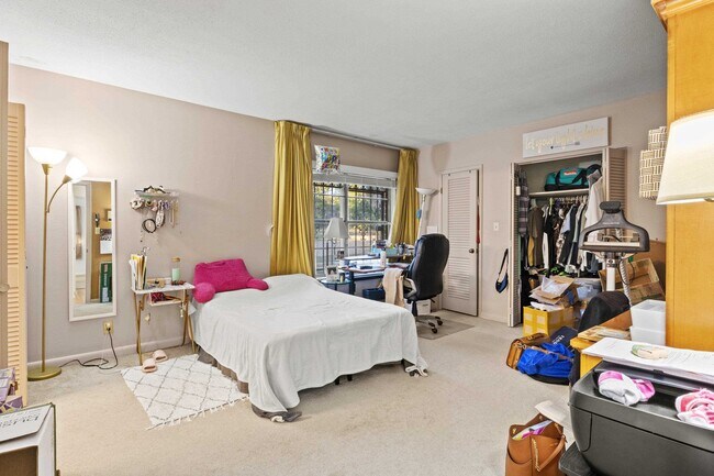 Building Photo - 204 Ruby Hubbard Way