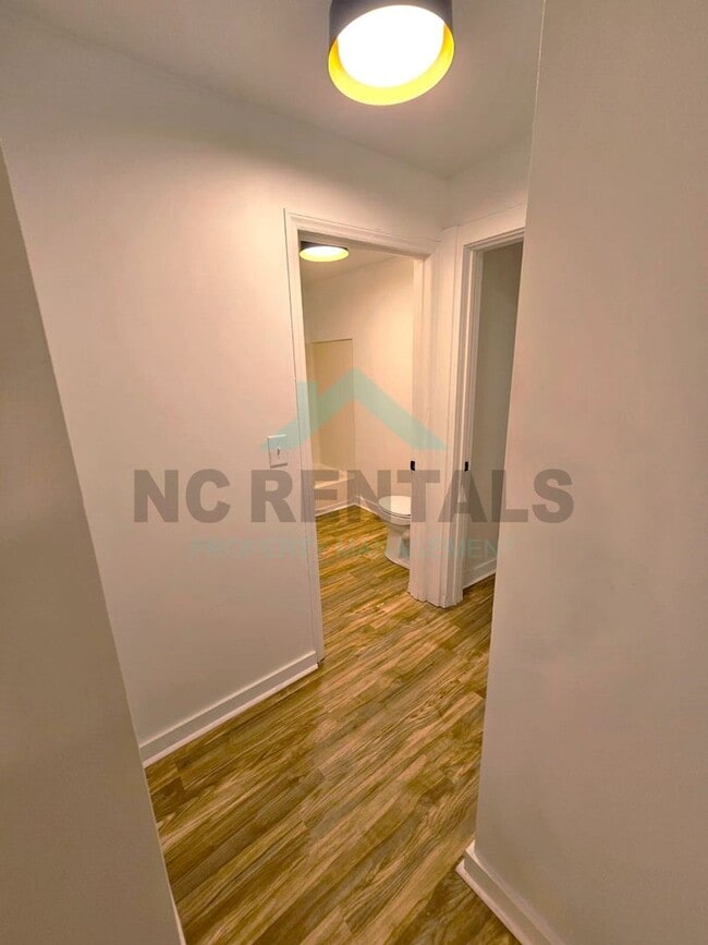 Building Photo - 427 Matthews St