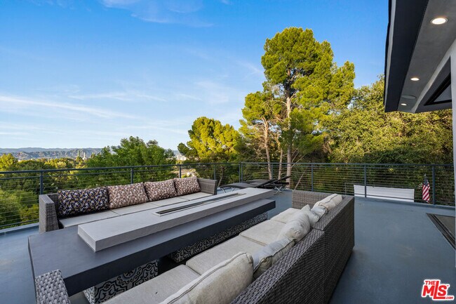 Building Photo - 3712 Broadlawn Dr