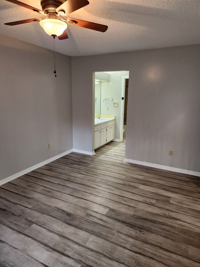 Building Photo - Charming 3-1.5 Duplex Near SunRail – Maitland