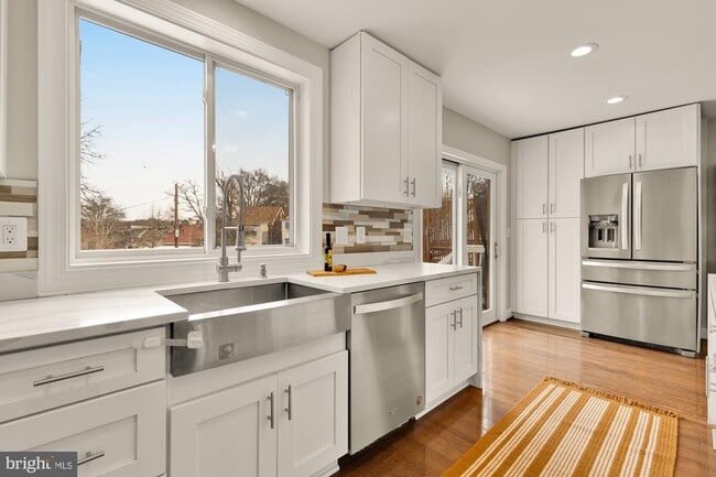 Building Photo - 2228 Kearny St NE