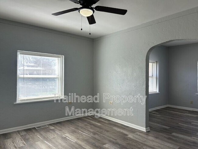 Building Photo - 2104 S Norwood Ave