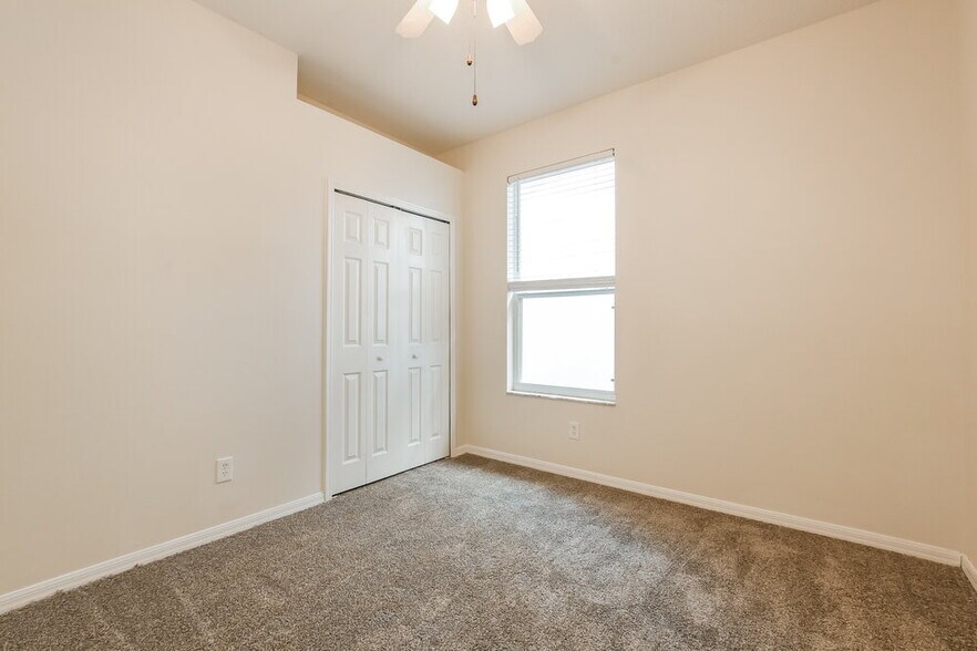 Building Photo - 1174 Dekleva Dr