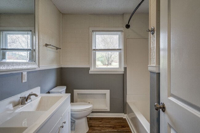 Building Photo - Newly Renovated 3 Bedroom Rental in Johnso...