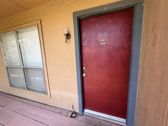 Building Photo - 3303 W Greenridge Dr