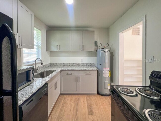 Building Photo - 1122 NW 4th Ave