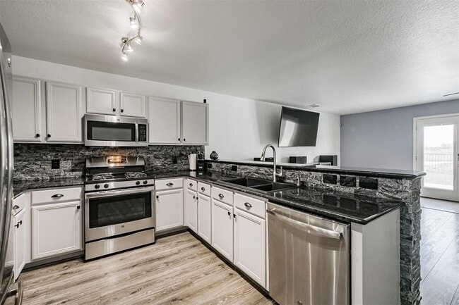 Building Photo - 3142 View Valley Trail