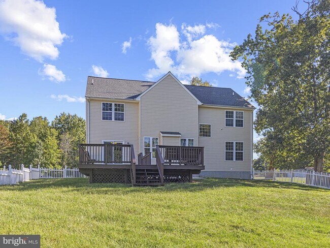 Building Photo - 45370 Barefoot Dr