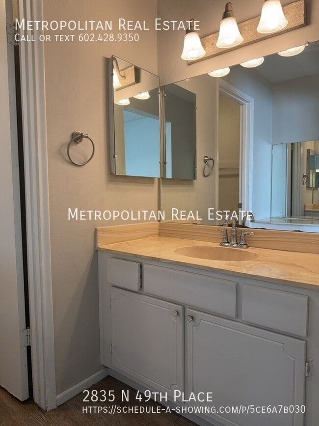 Building Photo - 2835 N 49th Pl