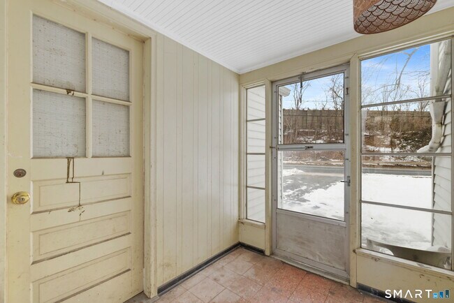 Building Photo - 3 New Hampshire Dr