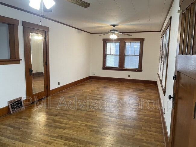 Building Photo - 1267 SW Plass Ave