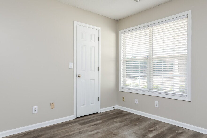 Building Photo - 2662 Sam Calvin Dr