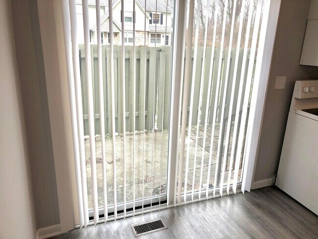 Building Photo - 5700 Crossing Ct