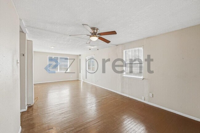 Building Photo - 512 S Monumental St