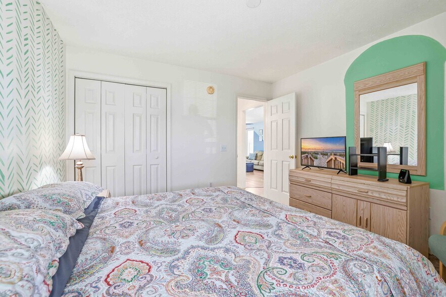 Building Photo - 510 White River Dr