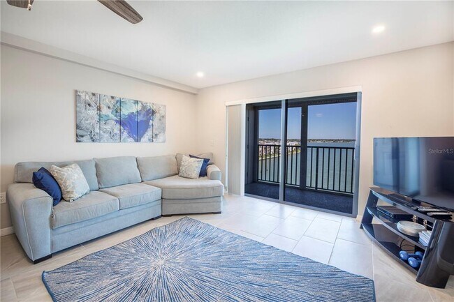 Building Photo - 7300 Sun Island Dr S