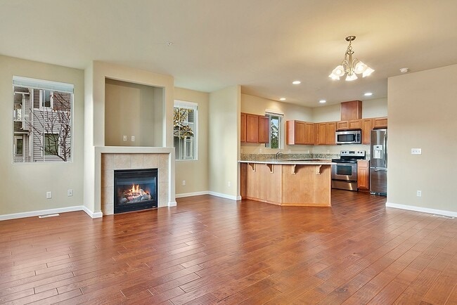 Building Photo - 3 Bedroom Townhome in DuPont